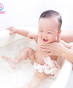 Khóa học tắm cho bé